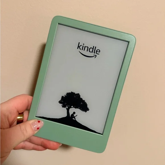 Kindle Basic with Accessories Bundle - Picture 5 of 6